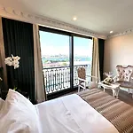 Golden Horn Bosphorus מלון