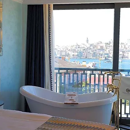 Golden Horn Bosphorus מלון
